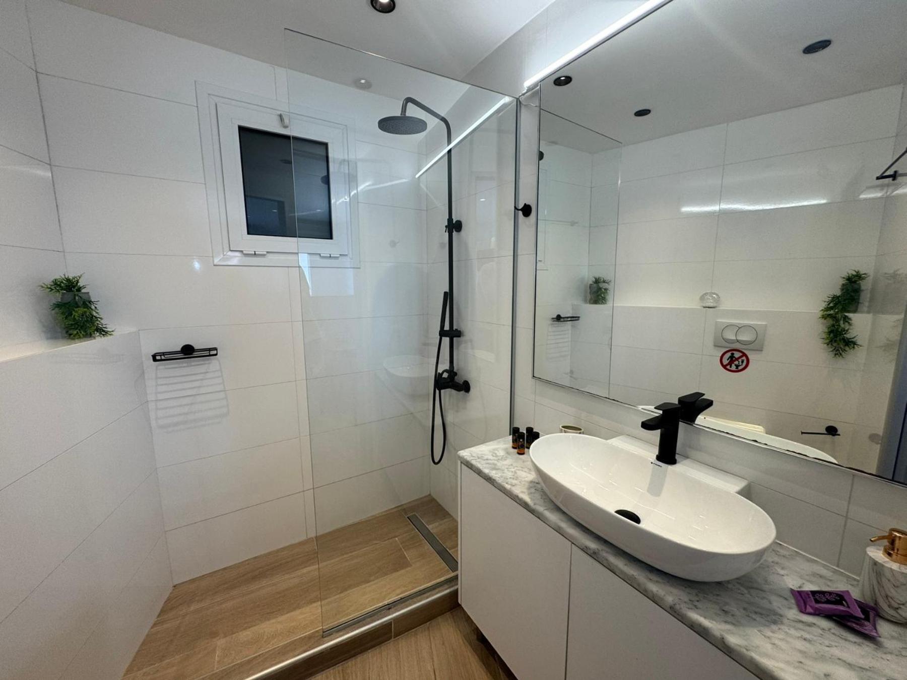 Eleftherias Suites - Near Beach Apartments 마라티 외부 사진