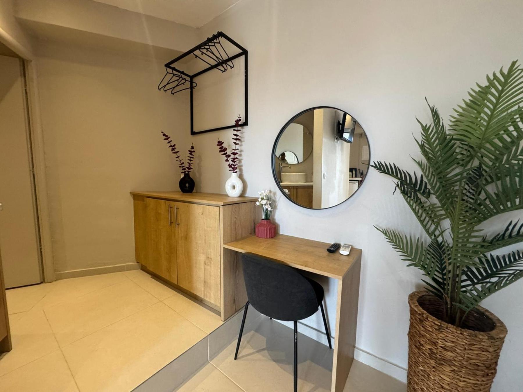 Eleftherias Suites - Near Beach Apartments 마라티 외부 사진