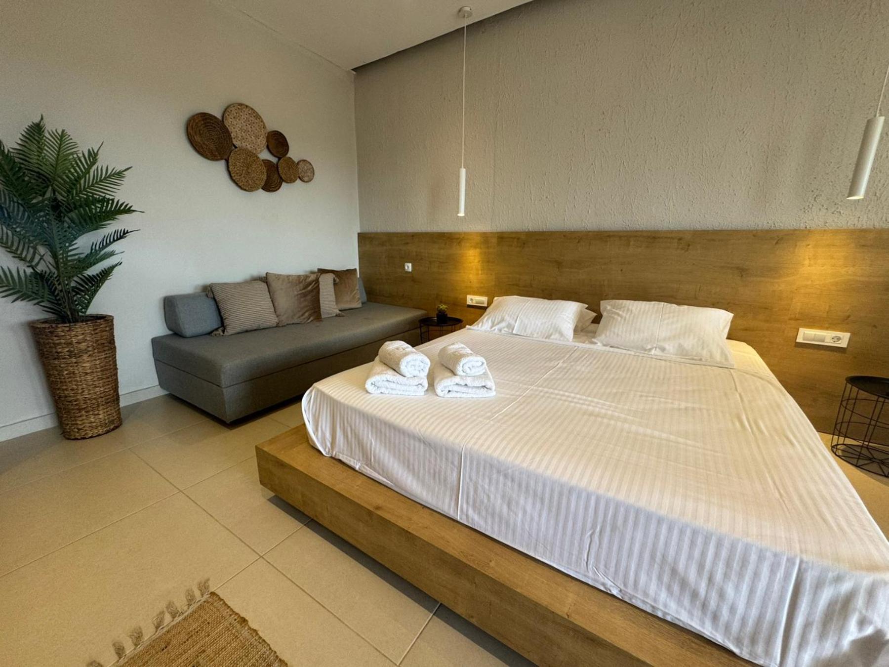 Eleftherias Suites - Near Beach Apartments 마라티 외부 사진