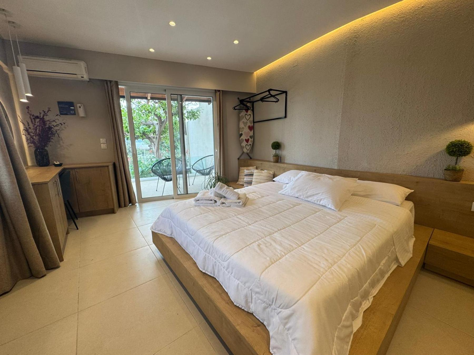 Eleftherias Suites - Near Beach Apartments 마라티 외부 사진